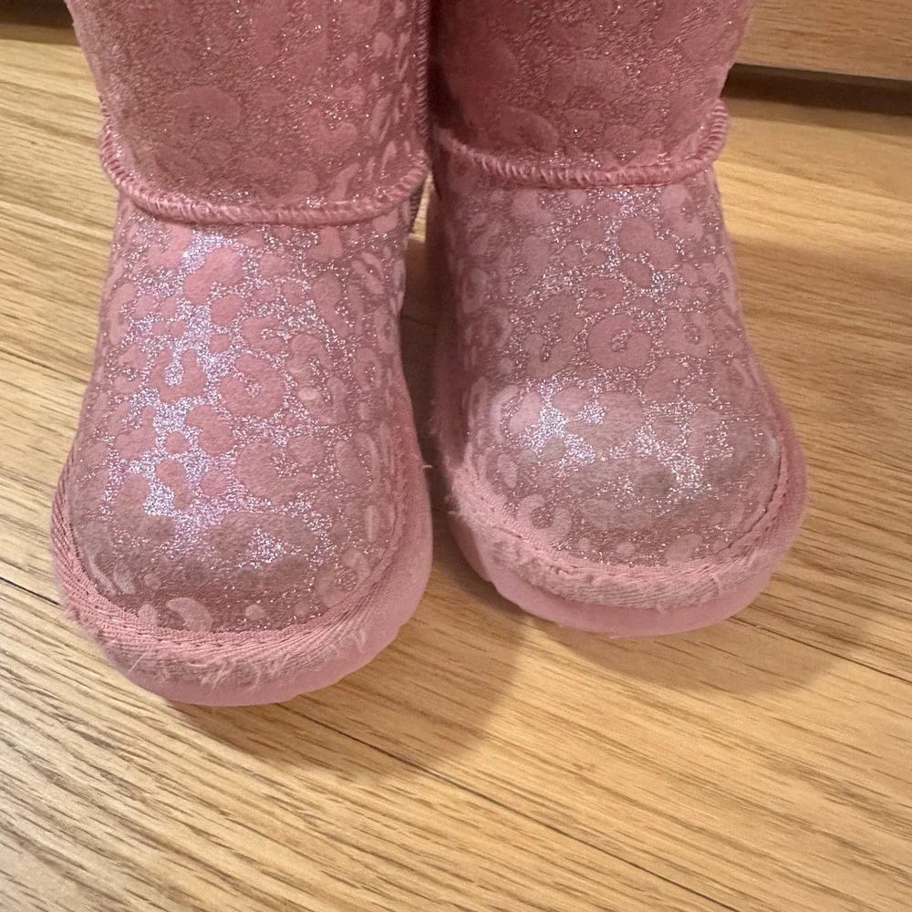 UGG Pink Glitter Leopard Classic Boots Toddler Girls Size 7 Cozy‎ Winter